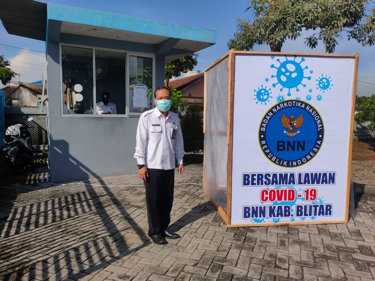 CEGAH COVID-19 BNNK BLITAR PERKETAT MASUK KANTOR