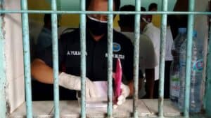 BNNK Blitar lakukan pemeriksaan Urine Warga Binaan Lapas IIB Blitar