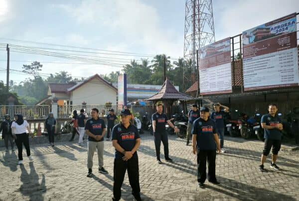 BNNK BLITAR GELAR OLAHRAGA BERSAMA DENGAN DESA BERSINAR.